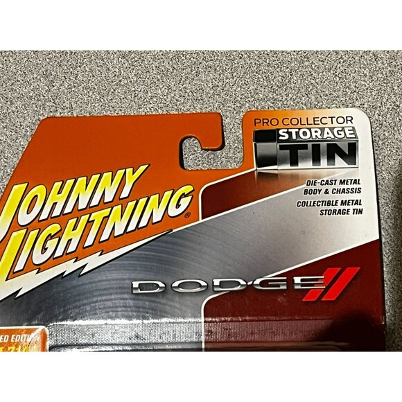 2022 JOHNNY LIGHTNING 1970 DODGE CHALLENGER STORAGE TIN Release 3/NO 3, 1:64 - Picture 7 of 11